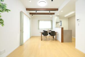 素材と色の調和が美しい、ナチュラルモダンの住まい