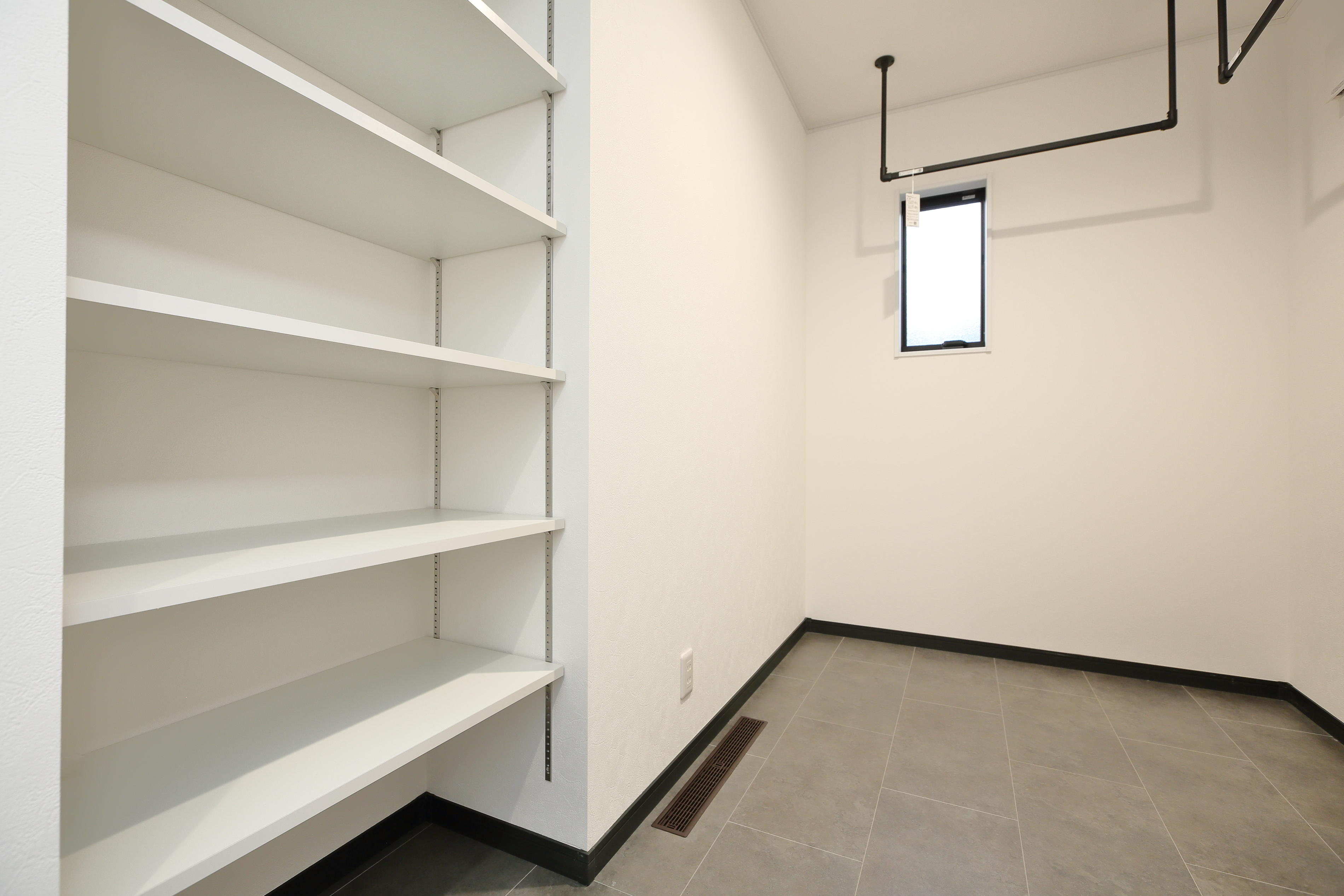 アイアンバーと棚